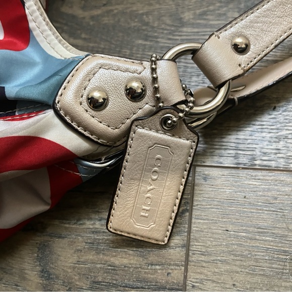 Coach - Picture 8 of 8